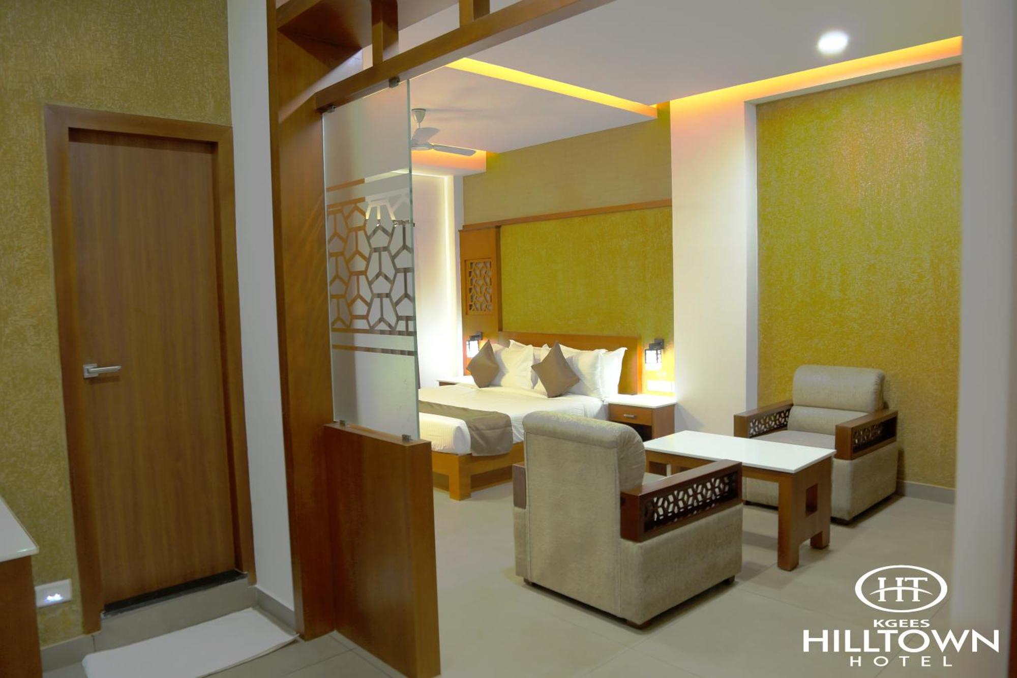 Kgees - Hill Town Hotel Kattappana ภายนอก รูปภาพ
