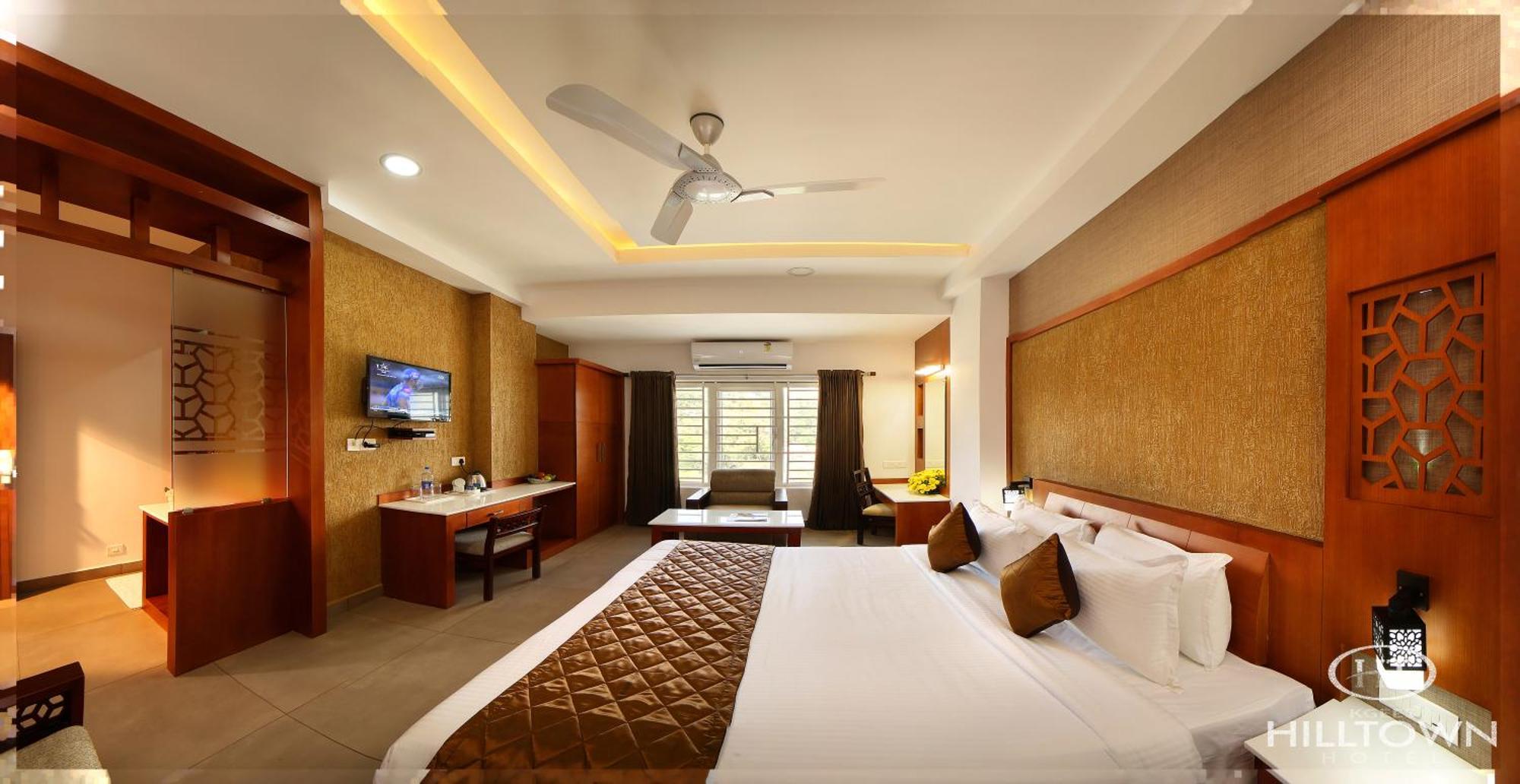 Kgees - Hill Town Hotel Kattappana ภายนอก รูปภาพ
