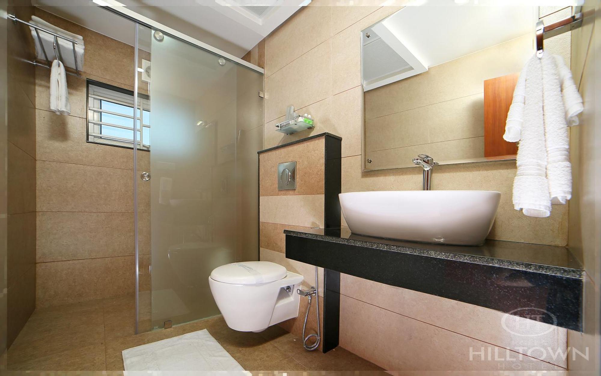Kgees - Hill Town Hotel Kattappana ภายนอก รูปภาพ