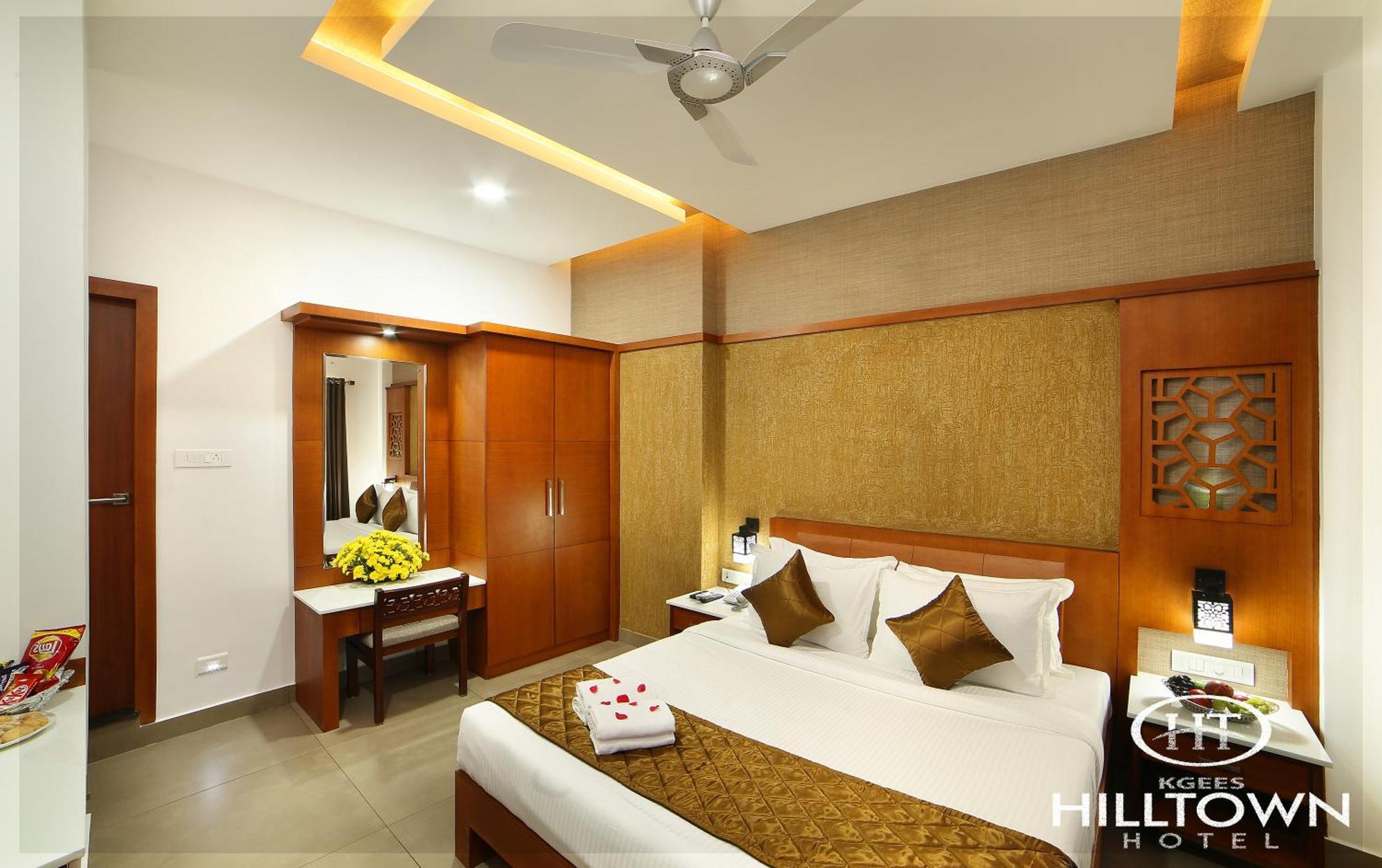 Kgees - Hill Town Hotel Kattappana ภายนอก รูปภาพ